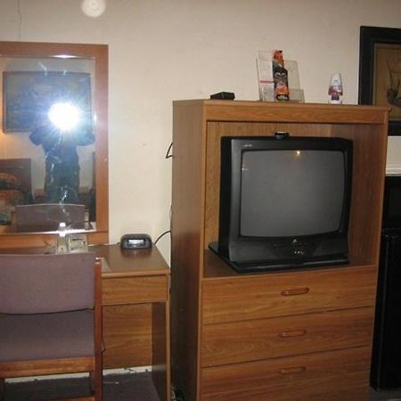 Mountain Trail Inn Logan Room photo